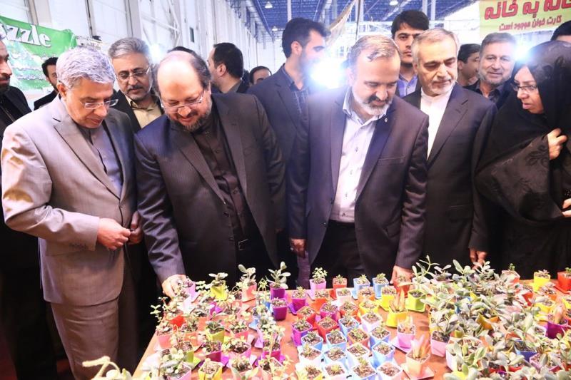 بازدید معاون اجرایی رئیس جمهور از نمایشگاه «خانواده ایرانی» در مشهد
