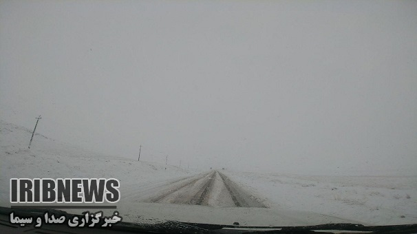 تردد در گردنه های برفگیر زنجان فقط با زنجیر چرخ