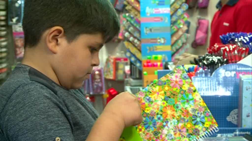 گرم شدن بازار نوشت افزار همزمان با بازگشایی مدارس استان مرکزی گرم شدن بازار نوشت افزار همزمان با بازگشایی مدارس استان مرکزی