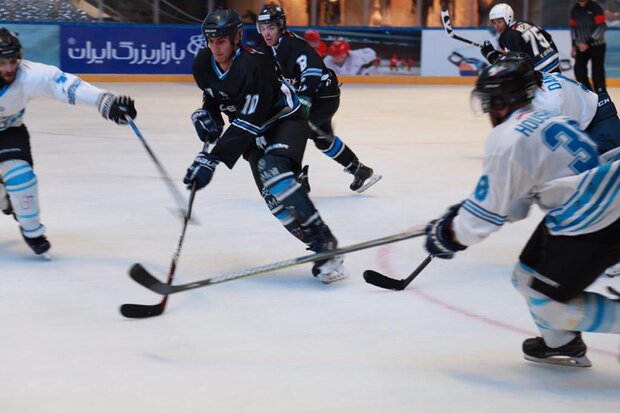 تمرینات تیم جوانان اینلاین هاکی در مجموعه انقلاب