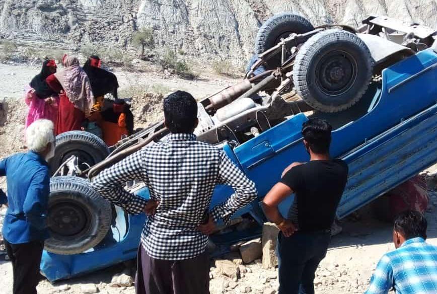 ۲۰ زخمی و یک کشته در واژگونی خودرو وانت در میناب