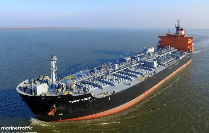 حمله ارتش یمن به کشتیهای جنگی آمریکا حمله ارتش یمن به کشتیهای جنگی آمریکا