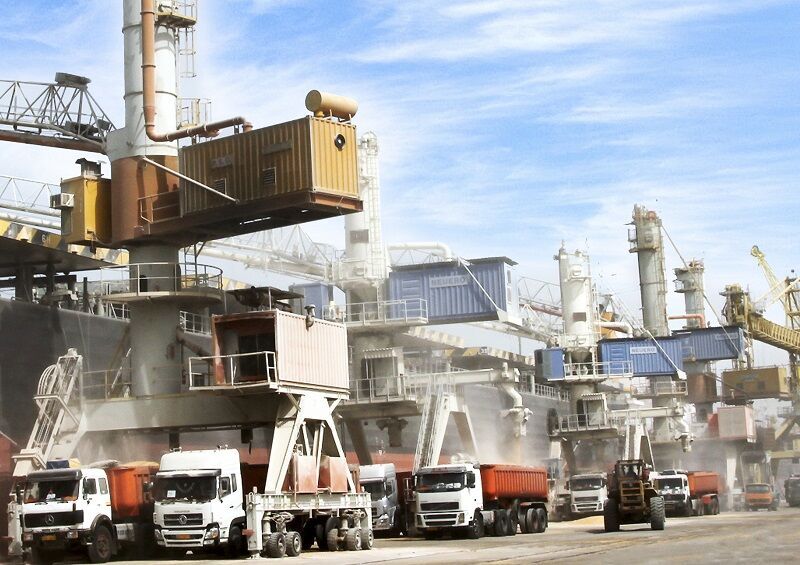 ورود بیش از ۱۲۰ هزار تن نهاده دامی به کشور