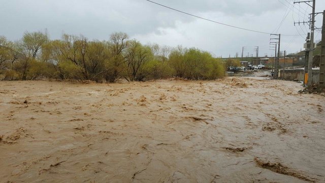 خسارت سیلاب به خط انتقال آب ۳ روستای دزفول خسارت سیلاب به خط انتقال آب ۳ روستای دزفول
