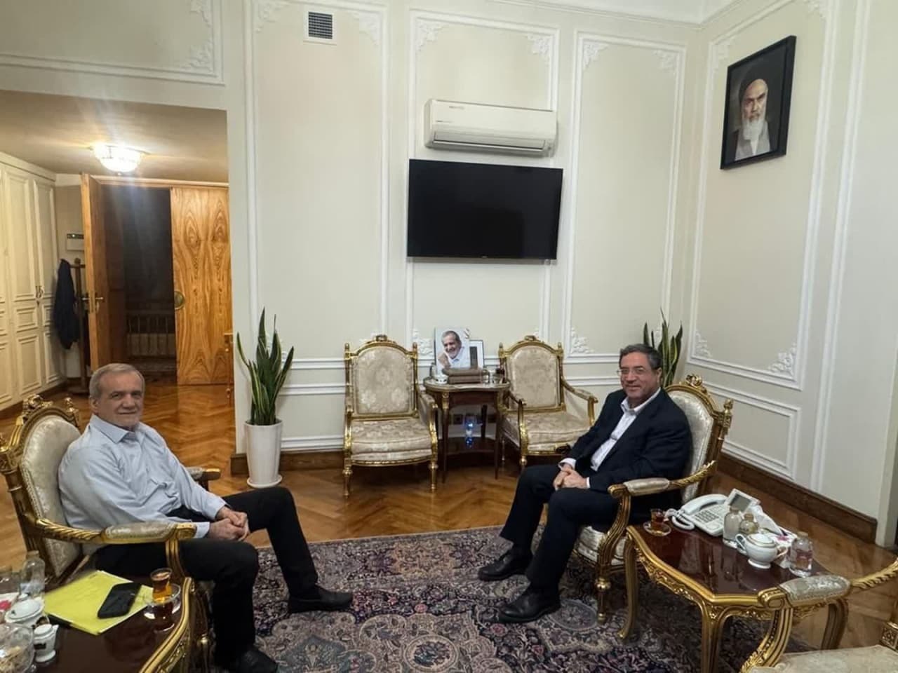 دیدار استاندار آذربایجان غربی با رییس جمهور دیدار استاندار آذربایجان غربی با رییس جمهور