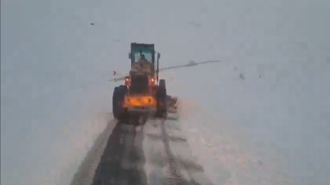 برف روبی ۱۵۸۰ کیلومتر باند از راه های آذربایجان شرقی برف روبی ۱۵۸۰ کیلومتر باند از راه های آذربایجان شرقی