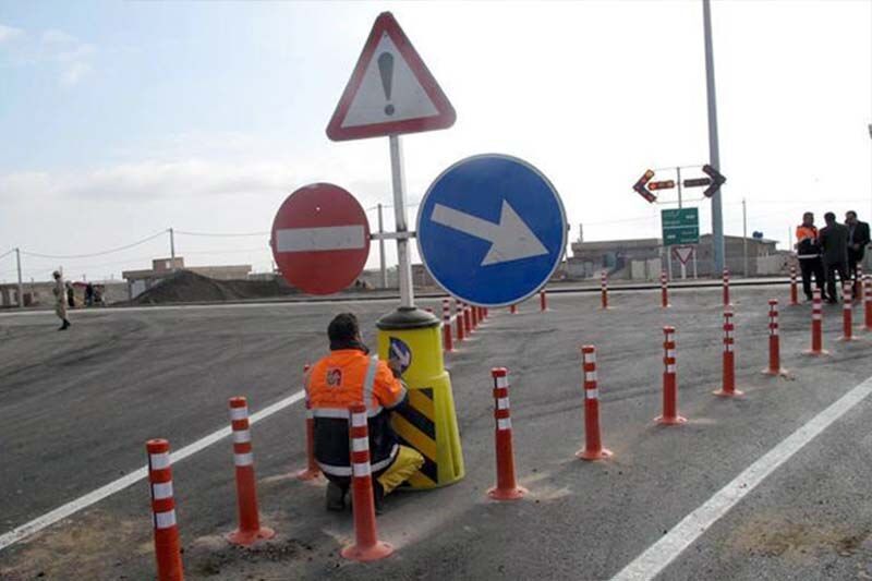 نصب ۳۲۱ تابلو و علائم هشدار دهنده جاده‌ای در محور‌های مواصلاتی شهرستان نقده