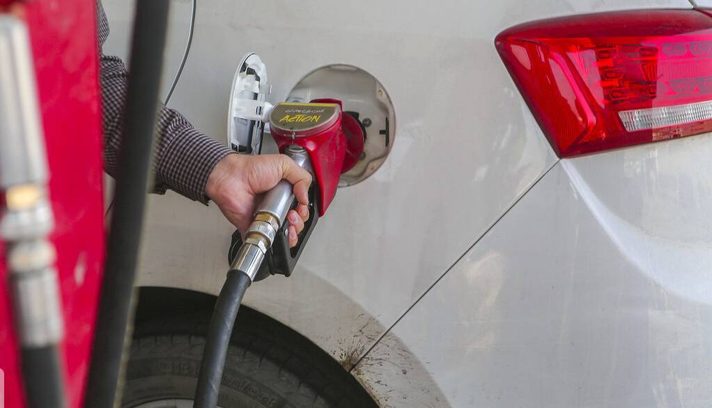 ارائه بنزین بدون محدودیت به گردشگران نوروزی در هرمزگان ارائه بنزین بدون محدودیت به گردشگران نوروزی در هرمزگان