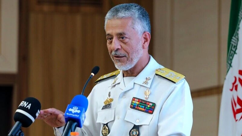 دریادار سیاری: در صورت وقوع جنگ دشمن آسیب زیادی خواهد دید دریادار سیاری: در صورت وقوع جنگ دشمن آسیب زیادی خواهد دید