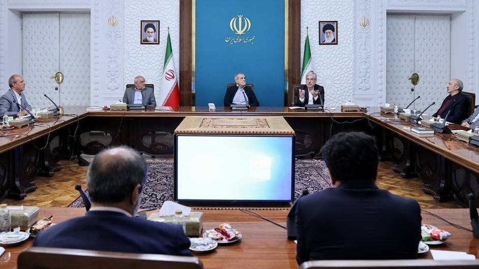 تاکید پزشکیان بر تدوین راهکار برای عبور از چالش کم آبی