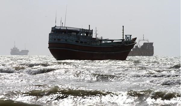 خلیج فارس مواج در پی وزش بادهای متوسط خلیج فارس مواج در پی وزش بادهای متوسط