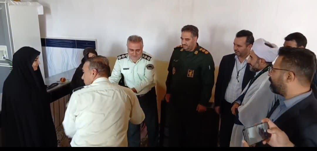 تکریم خانواده های معظم شهیدان فراجا درباروق تکریم خانواده های معظم شهیدان فراجا درباروق