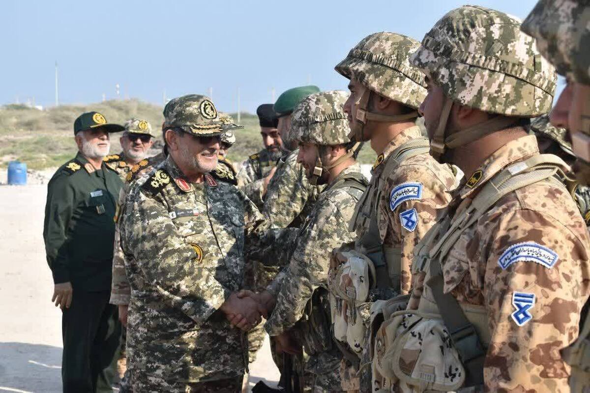 *** بازدید فرمانده نیروی دریایی سپاه از جزایر بوموسی و سیری *** بازدید فرمانده نیروی دریایی سپاه از جزایر بوموسی و سیری