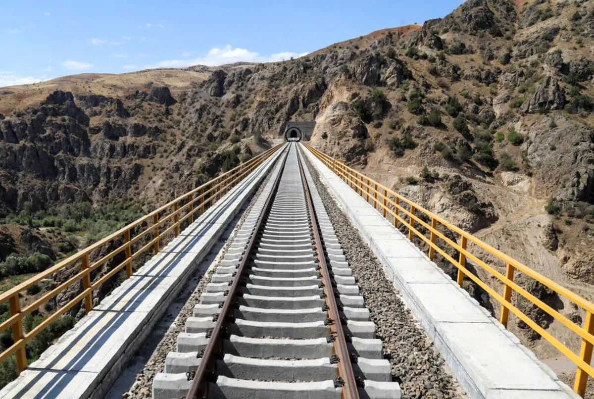 آغاز مذاکرات ایران و چین برای اتصال ریلی شرق به غرب آغاز مذاکرات ایران و چین برای اتصال ریلی شرق به غرب