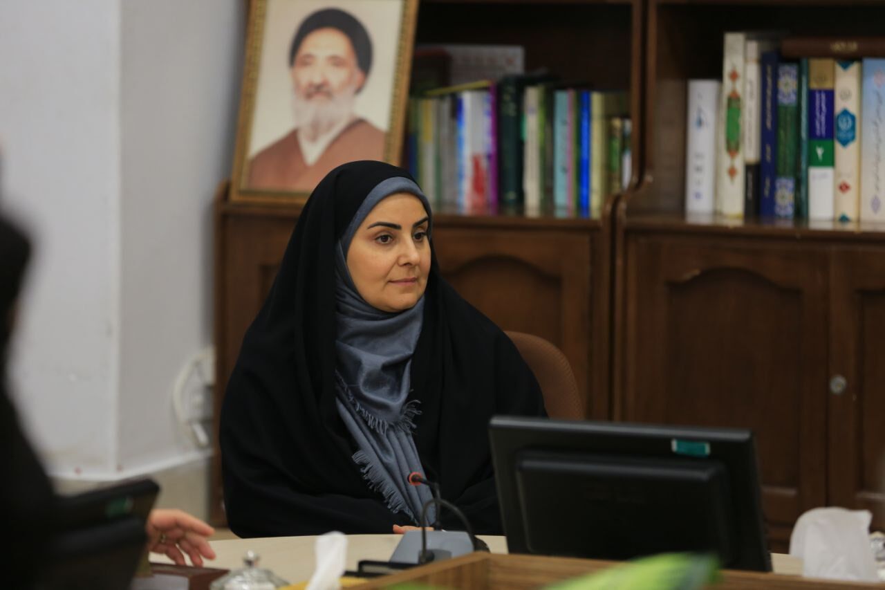 تجلیل وزیر راه و شهرسازی از خانواده سه شهید زنجانی