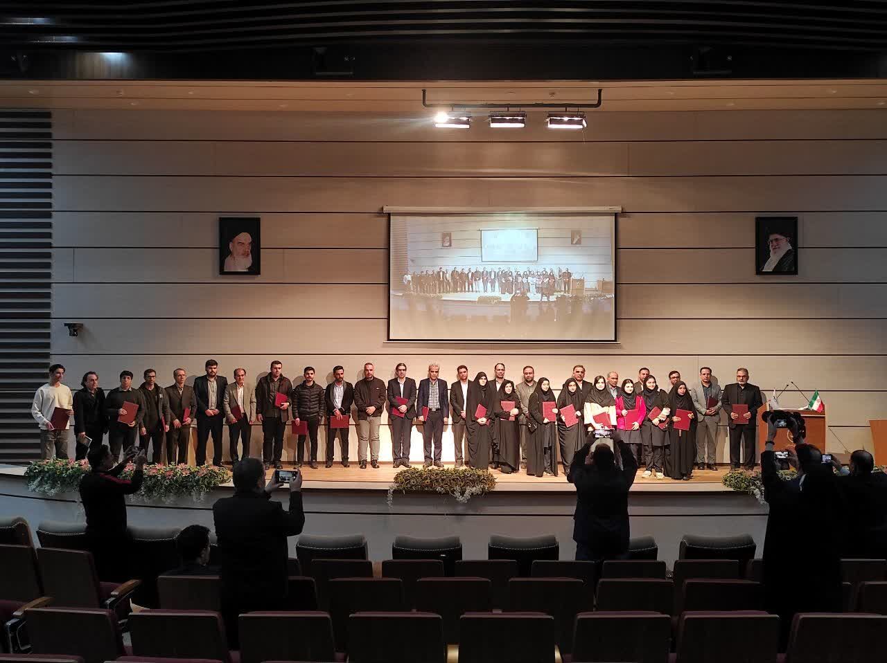 تجلیل از ۴۰ پژوهشگر و فناور برتر شمال خوزستان تجلیل از ۴۰ پژوهشگر و فناور برتر شمال خوزستان