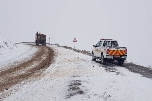 بارش برف در ۱۹ محور شریانی استان مرکزی بارش برف در ۱۹ محور شریانی استان مرکزی