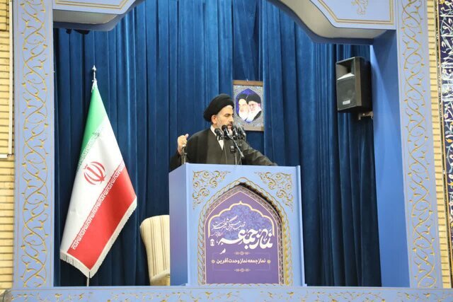 امام جمعه ارومیه: دشمن بدنبال تغییر سنتهای جامعه و اعتقادات جوانان است امام جمعه ارومیه: دشمن بدنبال تغییر سنتهای جامعه و اعتقادات جوانان است