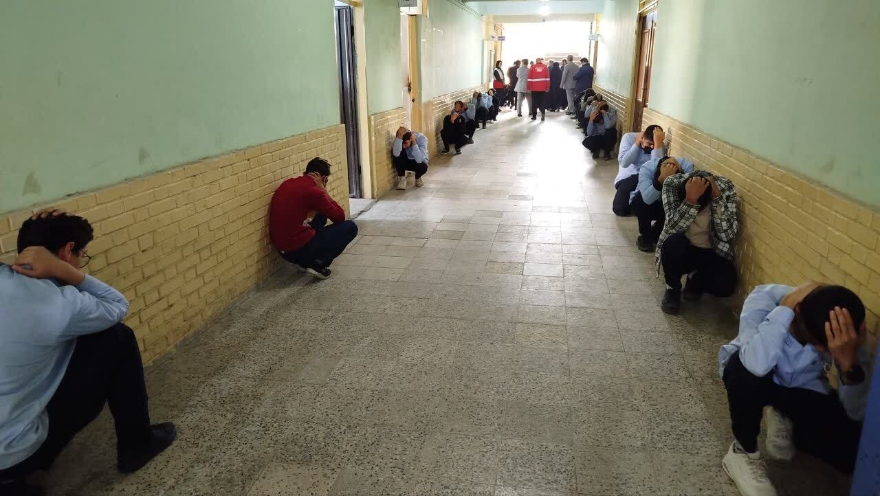 مانور سراسری ایمنی در برابر زلزله در مدارس میاندوآب برگزار شد 