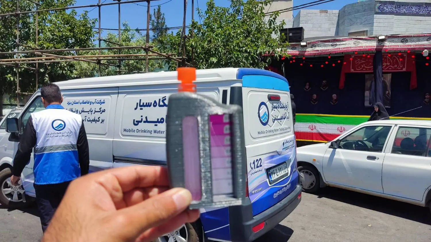 استقرار ۵ آزمایشگاه سیار و تشدید پایش کیفیت آب شرب در آیین تشییع رهبر شهید انقلاب در مشهد استقرار ۵ آزمایشگاه سیار و تشدید پایش کیفیت آب شرب در آیین تشییع رهبر شهید انقلاب در مشهد